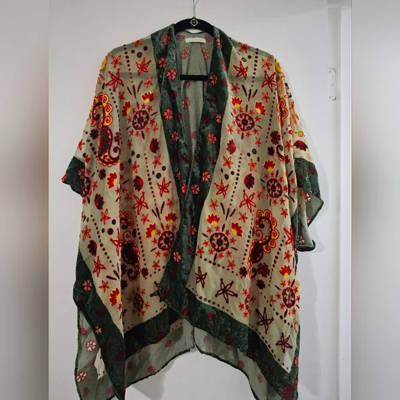 Stunning emerald floral burnout Rayon velvet kimono overlay - Picture 2 of 9
